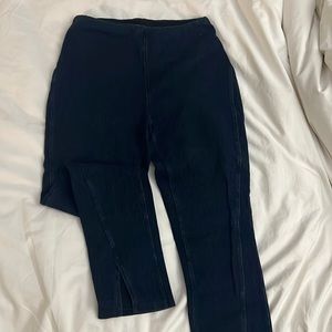 Lysse dark denim cropped jeggings with split hem bottom, size M